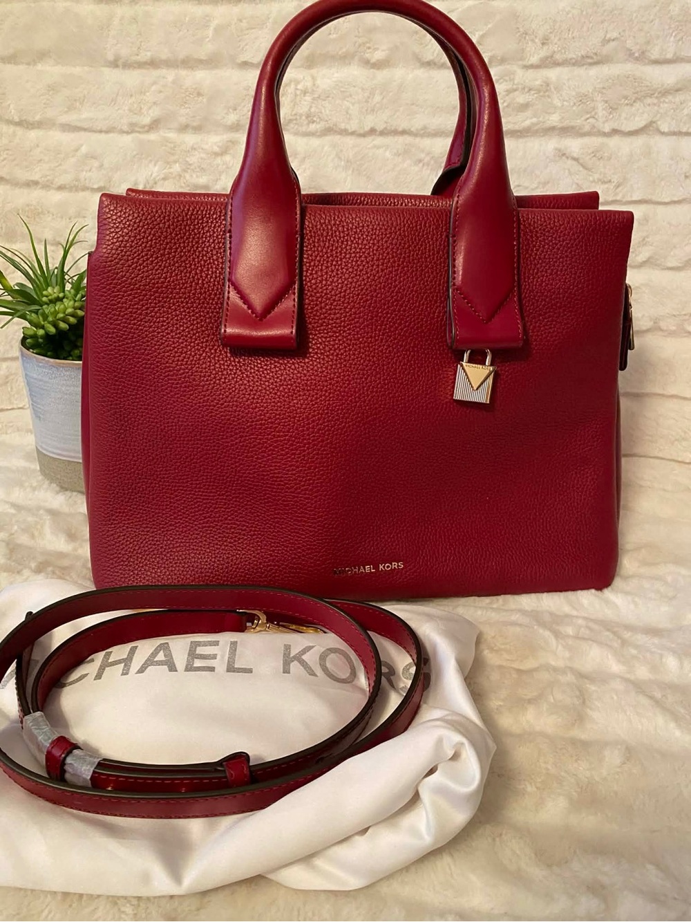 ✨🆕✨Brand New Michael Kors Rollins Large Satchel
